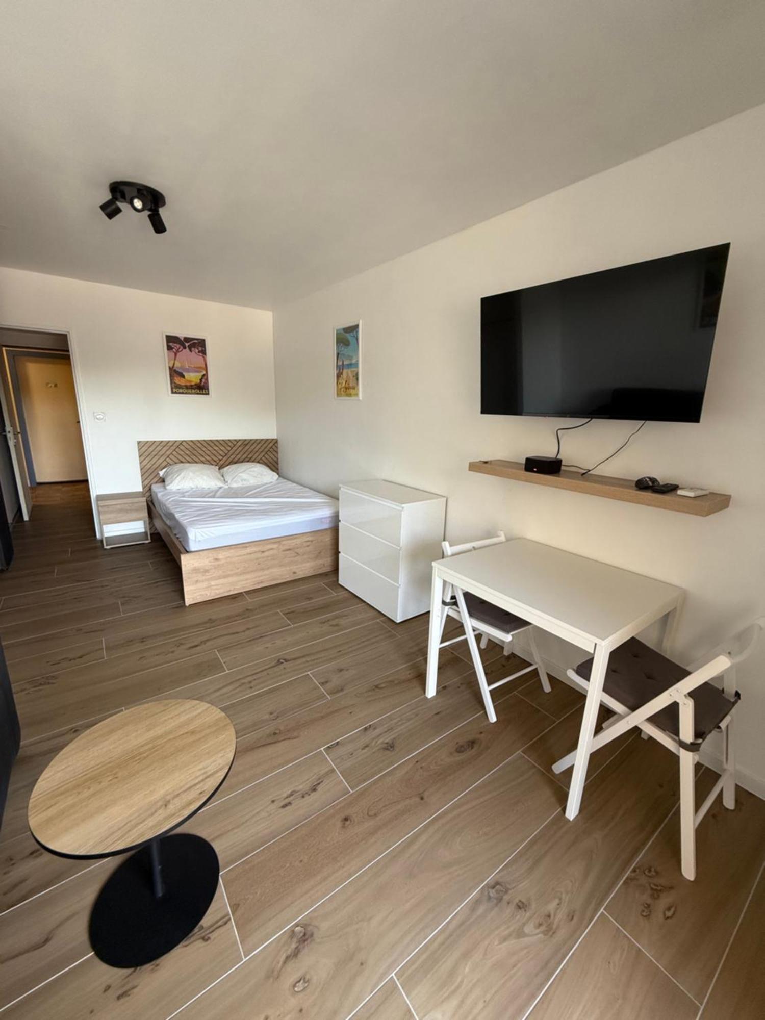 Apartment Super Climatise Sur Le Port De Hyères
