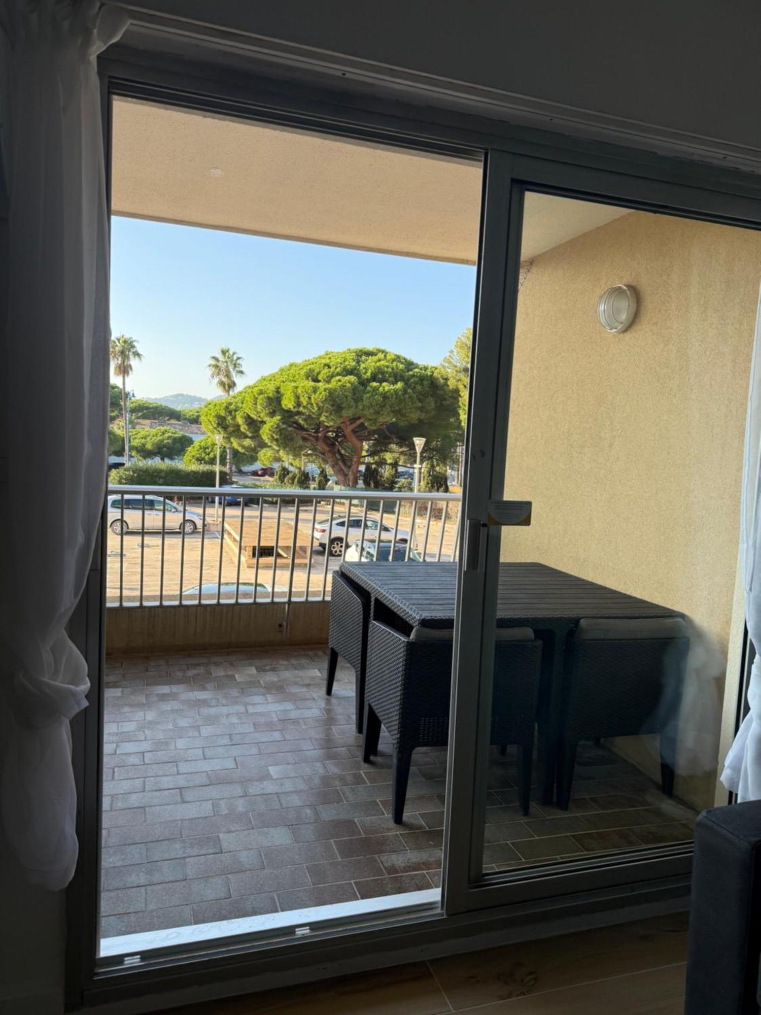 Super Climatise Sur Le Port De Apartment Hyeres